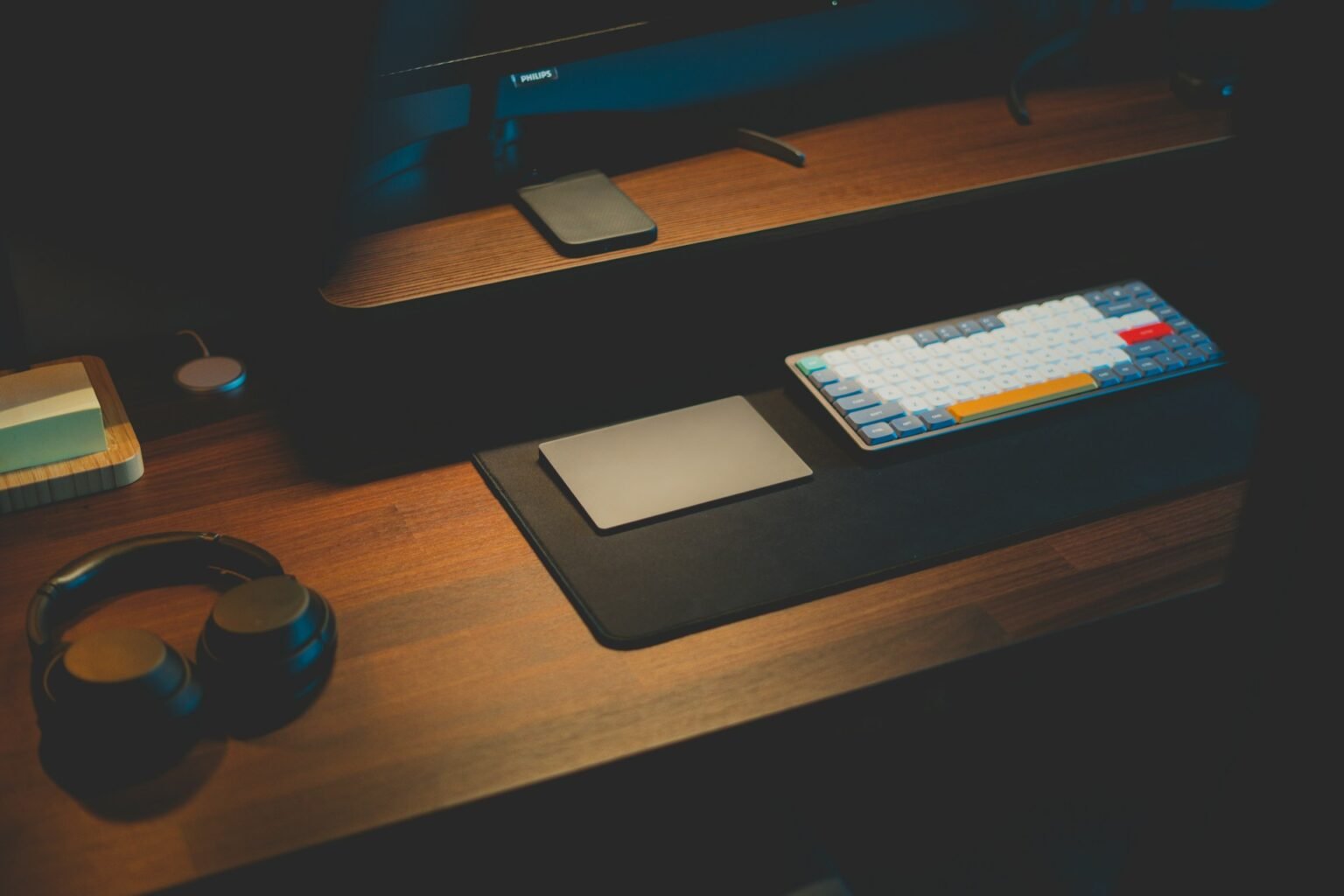 A desk shelf from Oakywood introduces a second level to the workspace, and that single change affects nearly everything on the desk. By lifting monitors, laptops, or everyday essentials upward, the main surface becomes clearer and easier to work on. The shelf creates a defined zone underneath — a spot for a keyboard, notebook, or small tools that would otherwise drift across the desk. This layered structure makes the whole setup feel calmer, giving each item a natural place to return to.